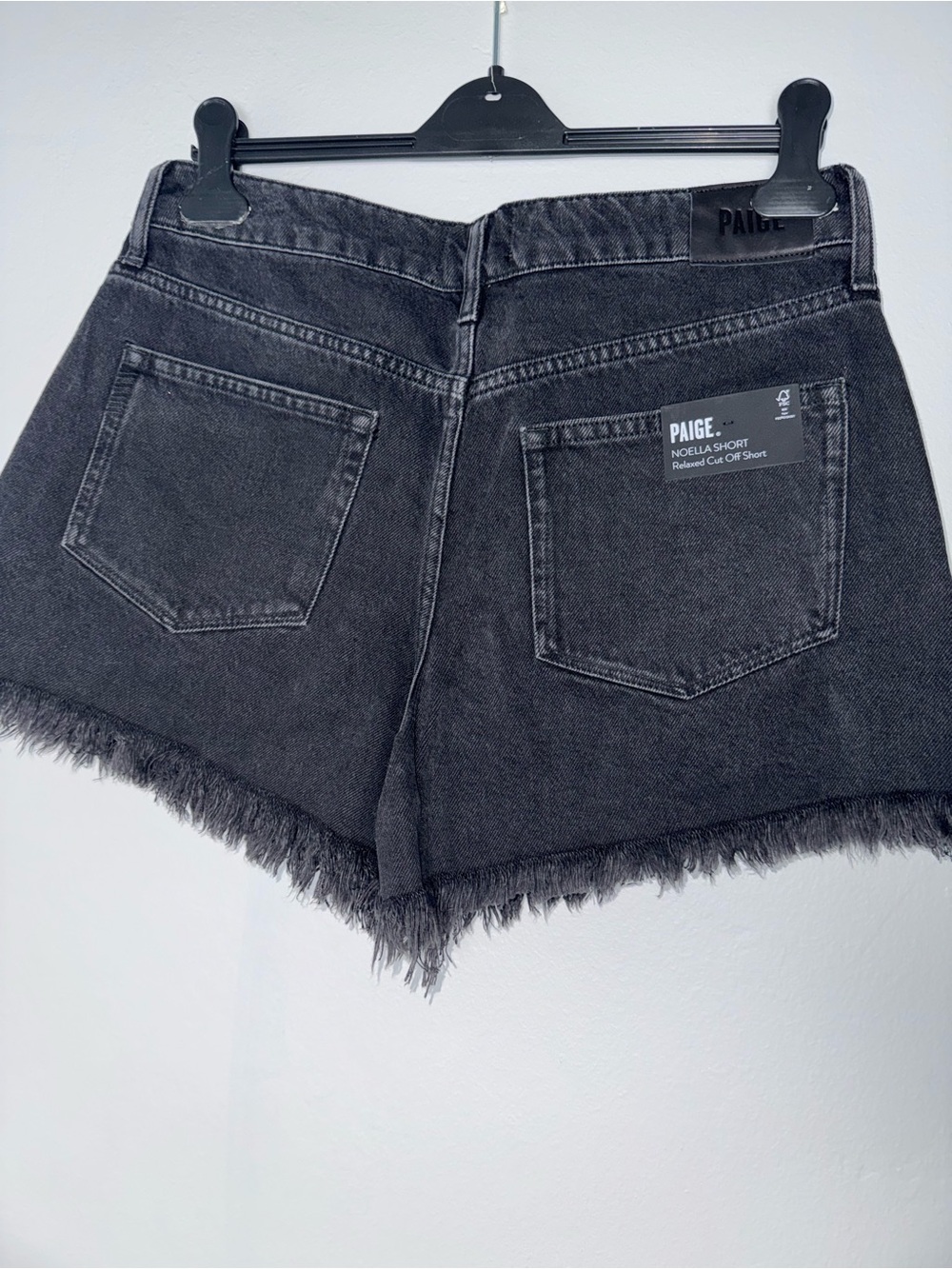 Paige Noella Cut Off Short in Black Dove/Size 30 - Picture 4 of 8